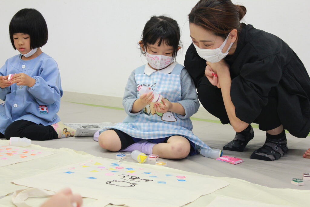 スタンプ遊び　こども絵画造形教室みると