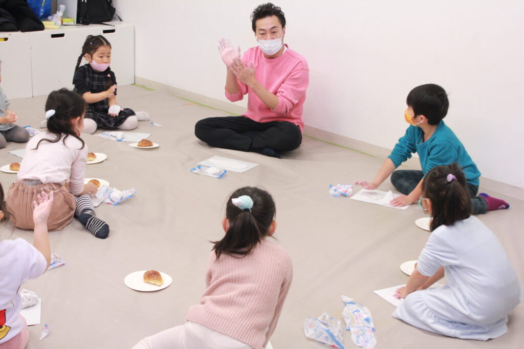 紙粘土でパン作り　造形教室みると