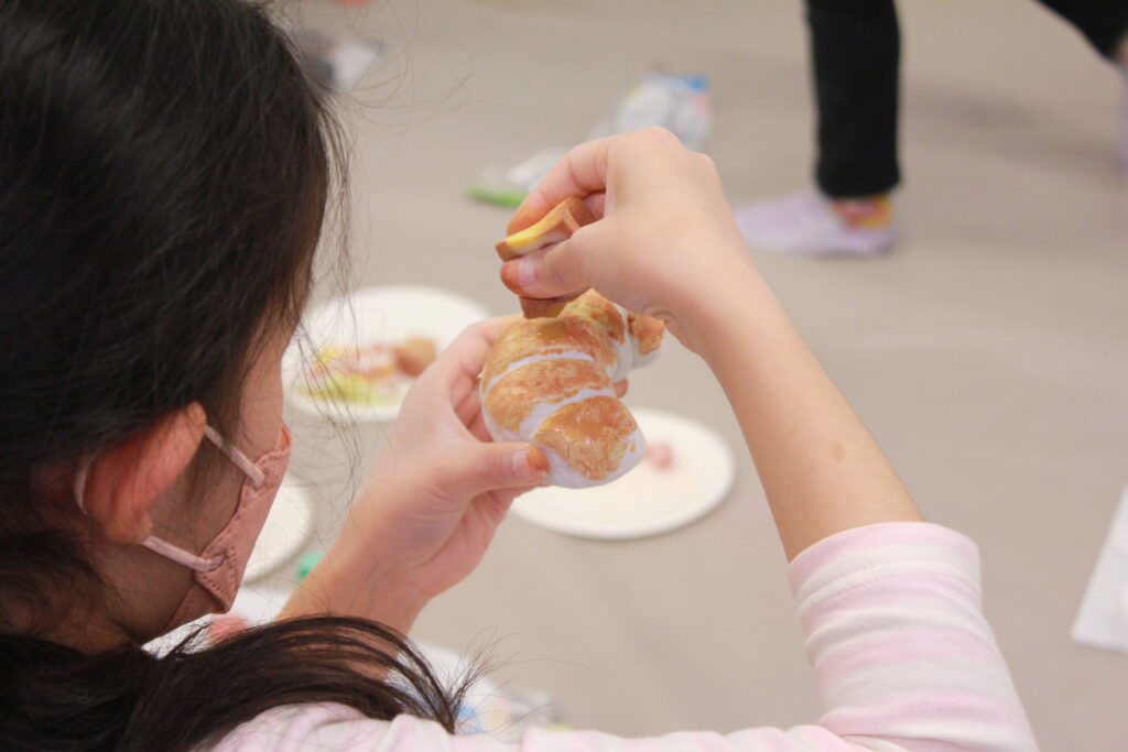 紙粘土でパン作り　造形教室みると