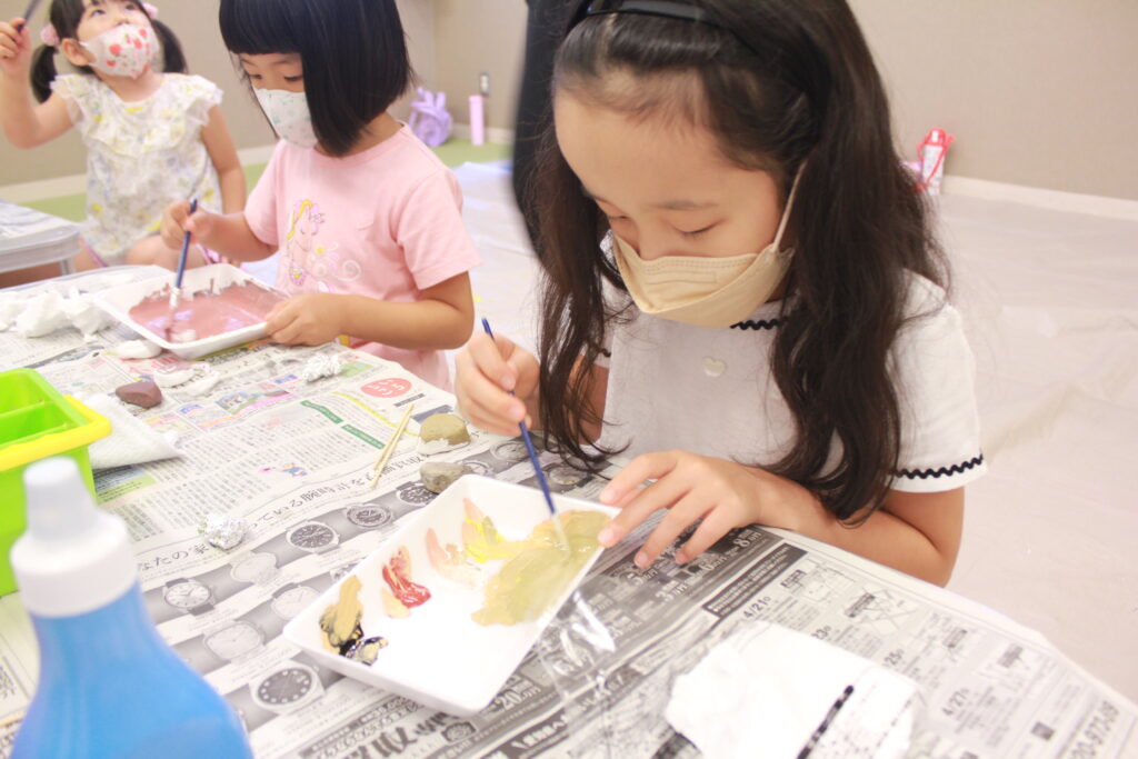 こども造形スタジオみると　粘土で模刻　