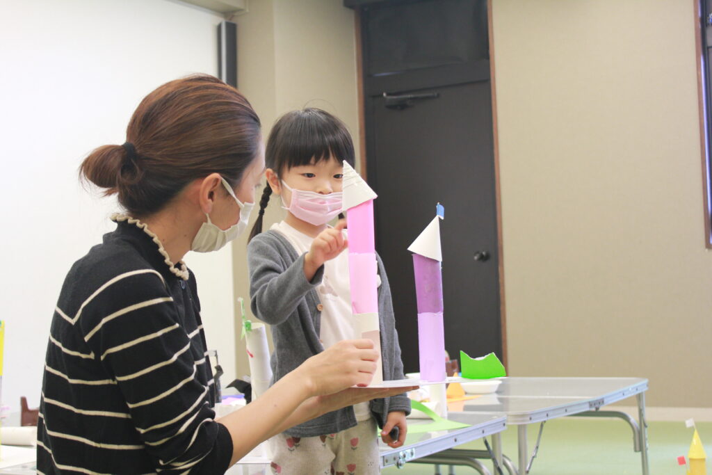 こども造形教室みると　トイレットペーパーの芯工作