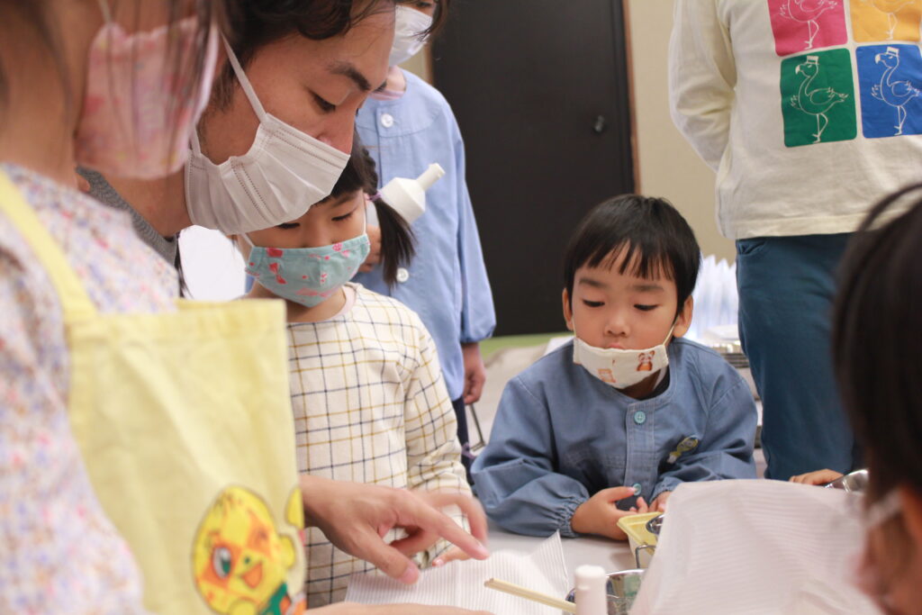 こども造形教室みると　弾む宝石作り